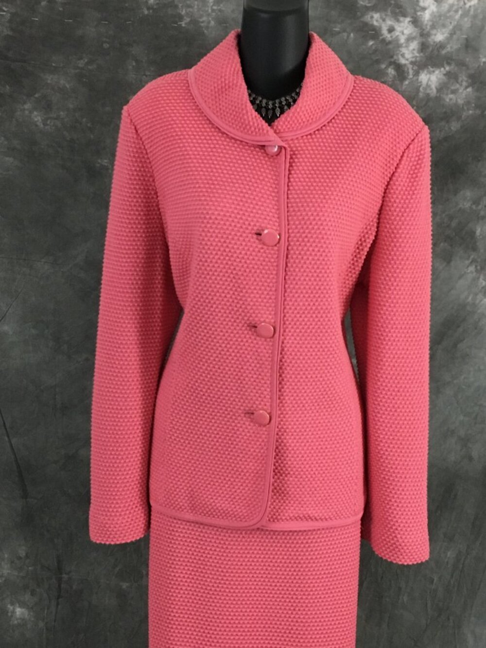 BEAUTIFUL St John knit pink jacket skirt suit size 12 - Picture 4 of 10